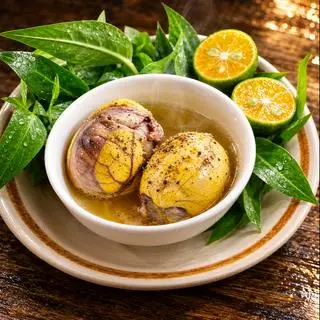 Hình ảnh Hột vịt lộn luộc nước dừa