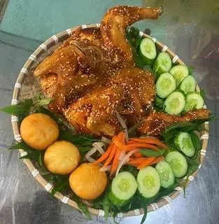 Hình ảnh Gà quay da giòn (nguyên con)
