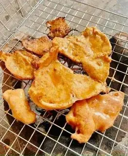 Hình ảnh Vú heo nướng sa tế (1 lạng)
