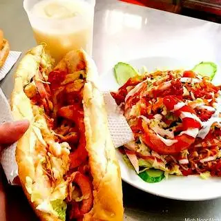 Hình ảnh Bánh mỳ xúc xích bò khô