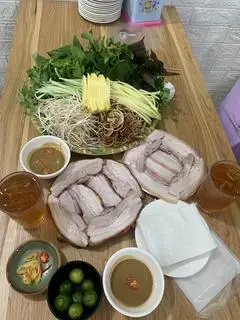 Hình ảnh Bánh tráng cuốn thịt heo luộc