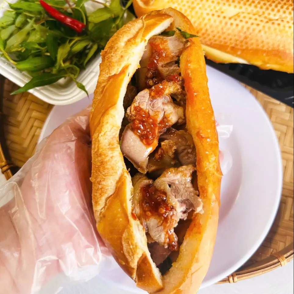 Hình ảnh Bánh mì ruột - ba rọi khìa nước dừa
