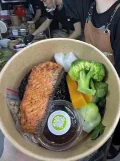 Hình ảnh Cơm Cá hồi áp chảo