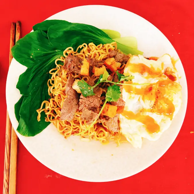 Hình ảnh Mì Trộn Indomie Bò Xào + Trứng Opla