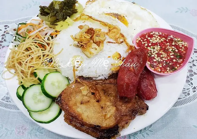 Hình ảnh Cơm lạp xưởng - bì - trứng kèm canh