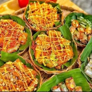 Hình ảnh trà sữa full TOPPING+ bánh tráng cuốn tóp mỡ + tặng 1 chân mèo