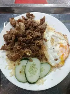 Hình ảnh Cơm da gà ốp la 
