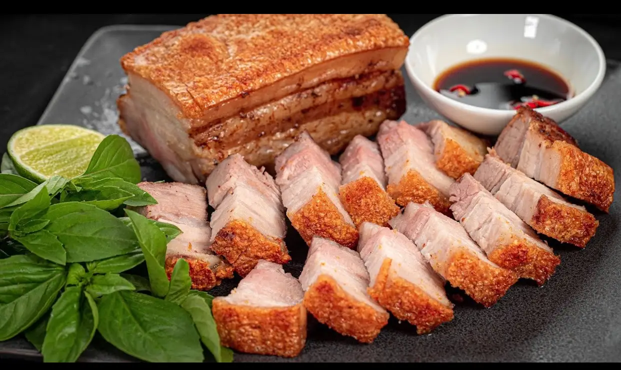 Hình ảnh HEO QUAY DA GIÒN (200gam)+ TẶNG 1 BÁNH MÌ GIÒN