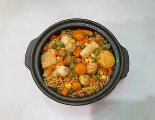 Hình ảnh 1 mỳ in domie trộn topping 