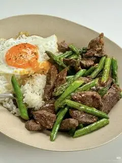 Hình ảnh Cơm bò xào măng tây sốt Teriyaki