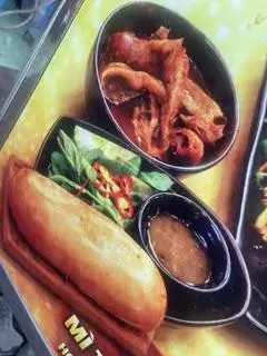 Hình ảnh Phá lấu phần - kèm 3 ổ bánh mì không