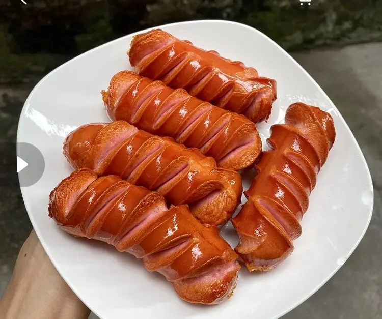 Hình ảnh 2 xúc xích đức việt bao ngon