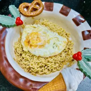 Hình ảnh Mì Trộn Indo Trứng Ốp