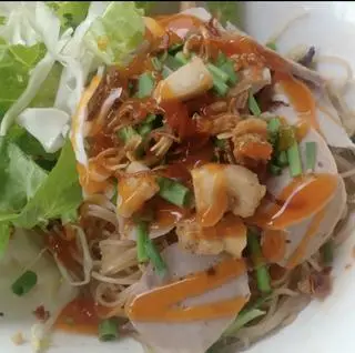Hình ảnh Mì gói thịt + bò viên+huyết