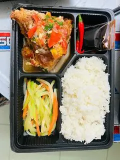 Hình ảnh Cơm cá điêu hồng sốt cà chua