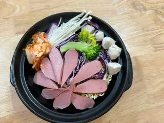 Hình ảnh Mỳ xúc xích cá viên