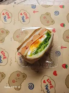 Hình ảnh Sandwich trứng và xúc xích 