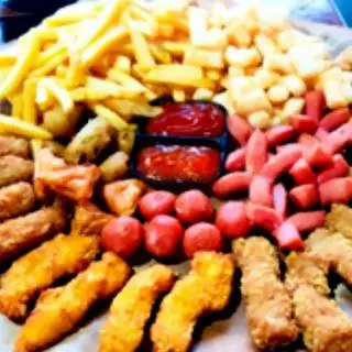 Hình ảnh Combo:  mẹt ăn vặt size S + 2 kimbap chiên + set 3 chiếc bánh gà đặc biệt + 1 coca