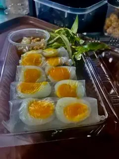 Hình ảnh Phơi sương cuộn trứng lòng đào - khô bò đen - sốt me