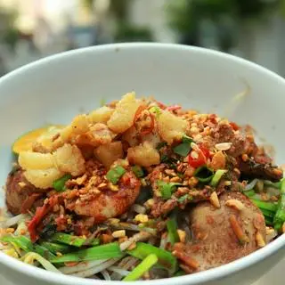 Hình ảnh Hủ tiếu khô thập cẩm giò