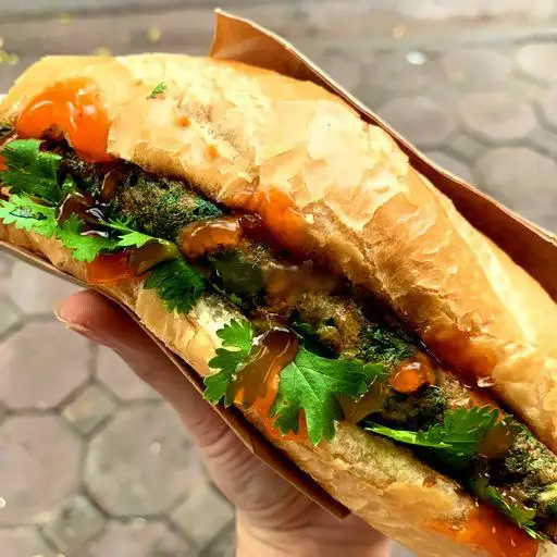 Hình ảnh Bánh mì trứng ngải cứu