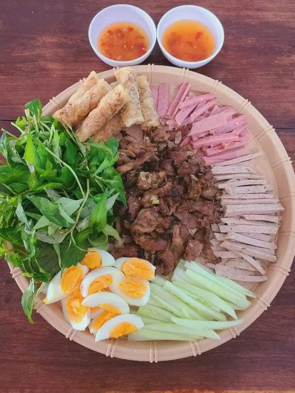 Hình ảnh Mẹt cuốn 4 người