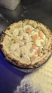 Hình ảnh Pizza smoked salmon - cá hồi xông khói