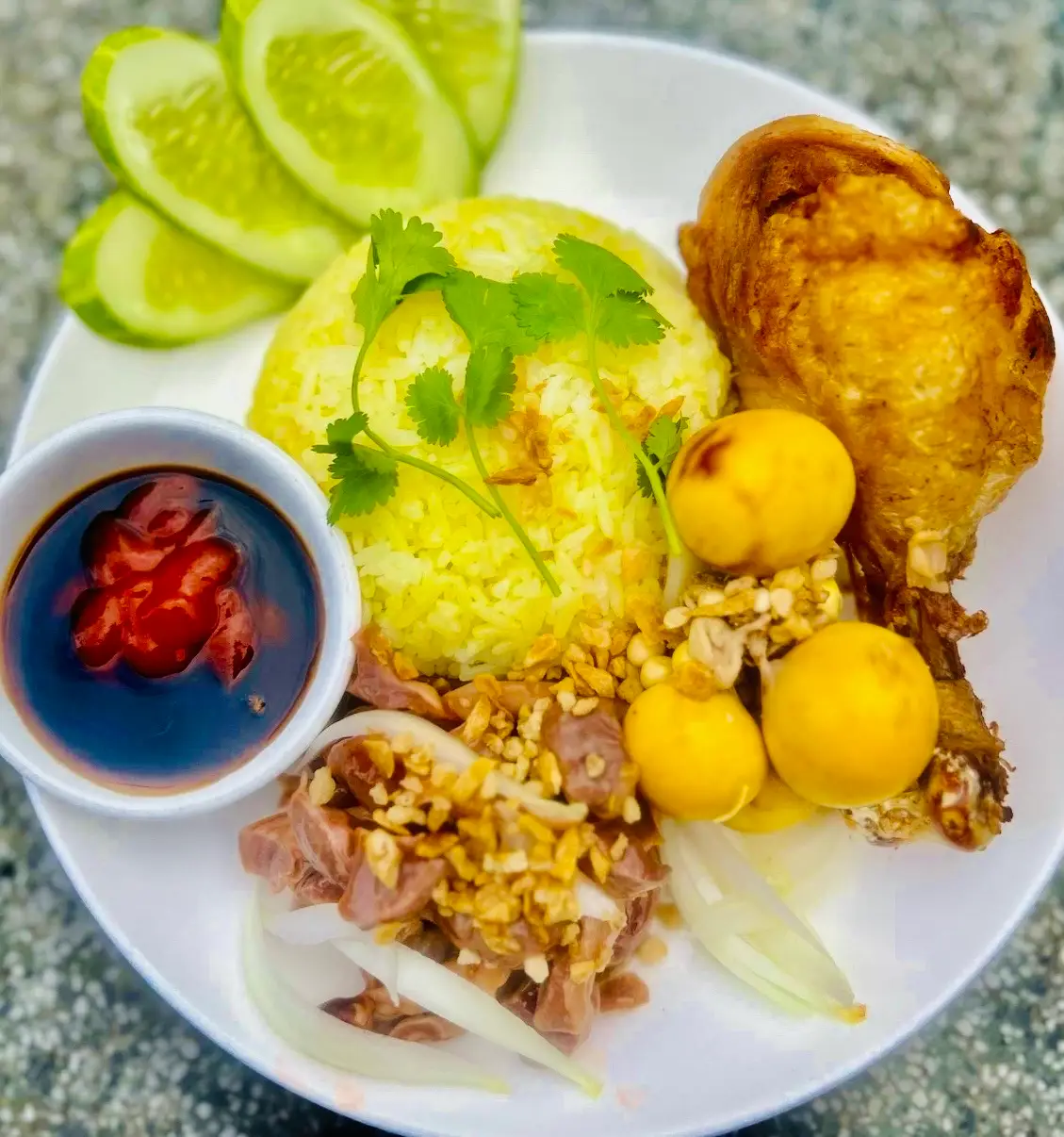 Hình ảnh Cơm Đùi Gà Xối mỡ Full Toppings 