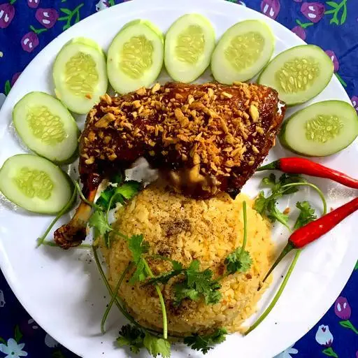 Hình ảnh Cơm Gà Sốt Mắn Tỏi ( Đùi Góc Tư Lớn ) 
