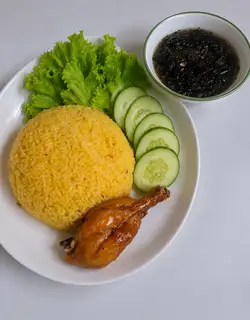 Hình ảnh Cơm đùi gà sốt tự chọn - canh rong biển