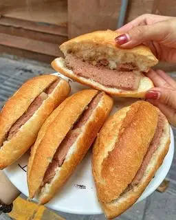 Hình ảnh Bánh Mì Pate Chính Hiệu Cột Đèn