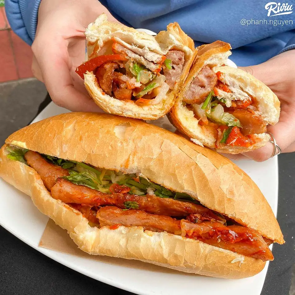 Hình ảnh bánh mì Chả cá + Trứng