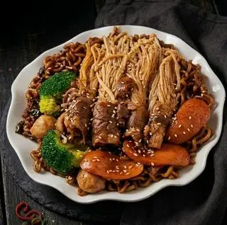Hình ảnh Mì Tương Đen Bò Cuộn Nấm Kim Châm