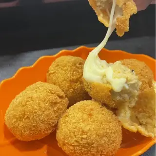 Hình ảnh Bánh Gà nhân phomai