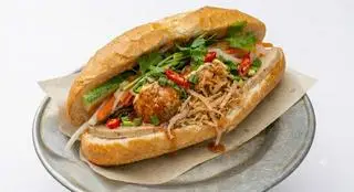 Hình ảnh Bánh mì bì xíu mại