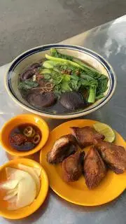 Hình ảnh Mì vịt tiềm phao câu