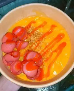 Hình ảnh Nui sốt gạch cua và xúc xích