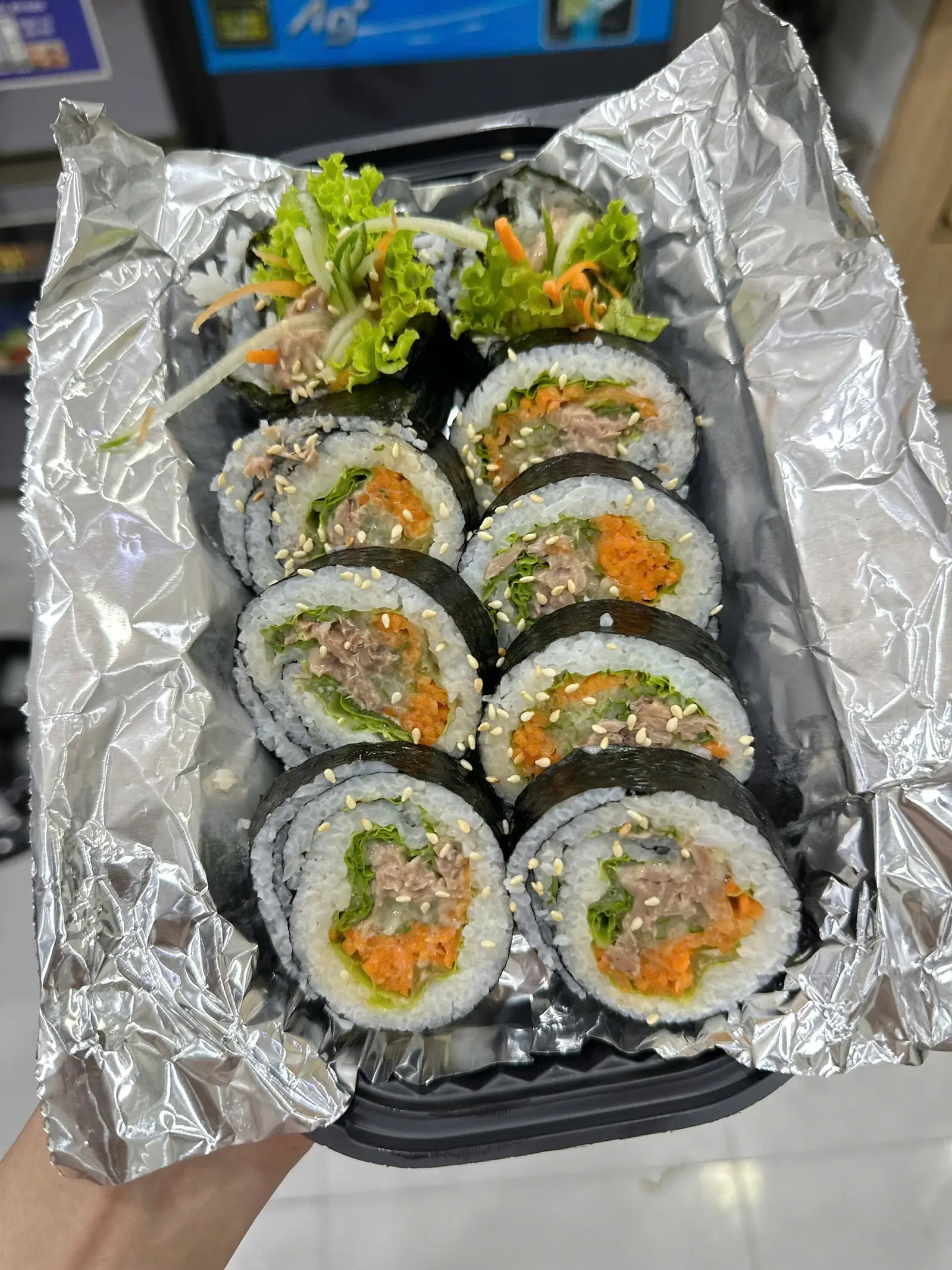 Hình ảnh kimbap cá ngừ sốt mayo