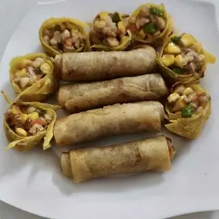 Hình ảnh Combo chả giò + hoành thánh chiên ngũ sắc