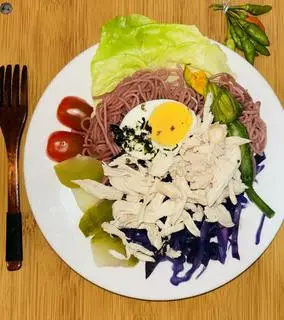 Hình ảnh Bún gạo lức gà xé & trứng ( rau củ Đà Lạt )