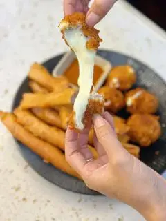Hình ảnh Nem chua phô mai