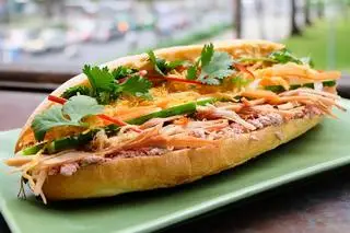 Hình ảnh Combo 3 bánh mì thập cẩm có trứng