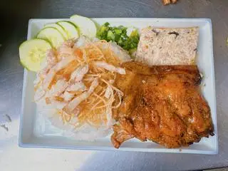 Hình ảnh Cơm tấm sườn bì chả