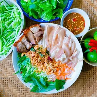 Hình ảnh Bún mắm nêm tai heo - heo quay