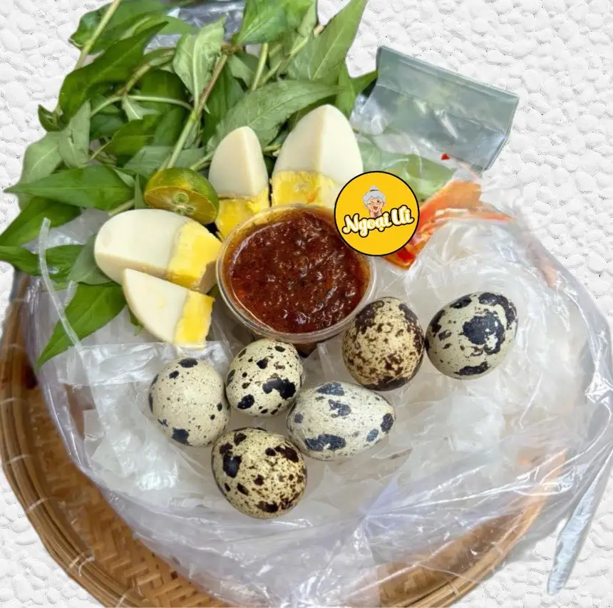 Hình ảnh Bánh Tráng Chấm Sốt (Hủ Lớn) + Trứng