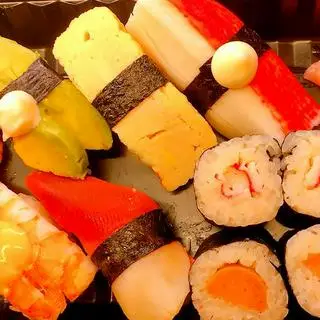 Hình ảnh Combo  sushi nhân viên văn phòng
