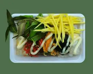 Hình ảnh Cuốn Trứng Muối Sa Tế Bơ Răm Xoài