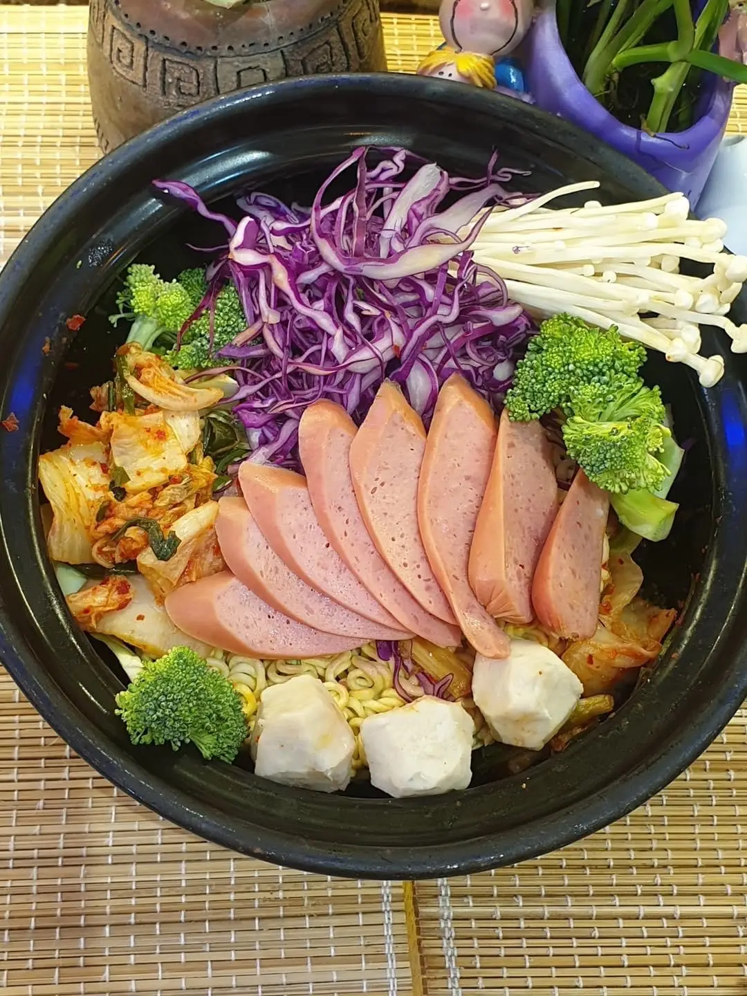 Hình ảnh Mì Cay Xúc Xích Cá viên 