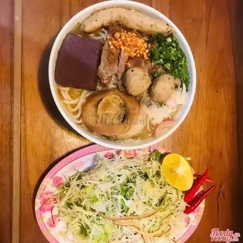 Hình ảnh Bún bò Huế tô đặc biệt