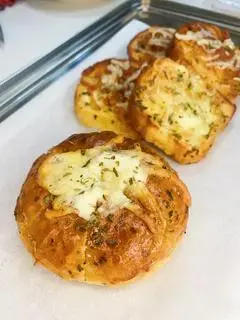 Hình ảnh Bánh Mì Mini Bơ Tỏi Phô Mai Phô Mai